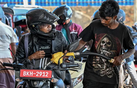 ލަންކާ ކަނޑުން ތެލާއި ގޭސް ހޯދަން ކުންފުނިތަކަށް ހުޅުވާލަނީ