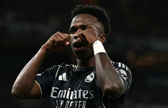 ސިޓީގެ ސަޕޯޓަރުންގެ ބެނާއަށް ވިނީގެ "ކަރުނައިގެ" ރައްދެއް!