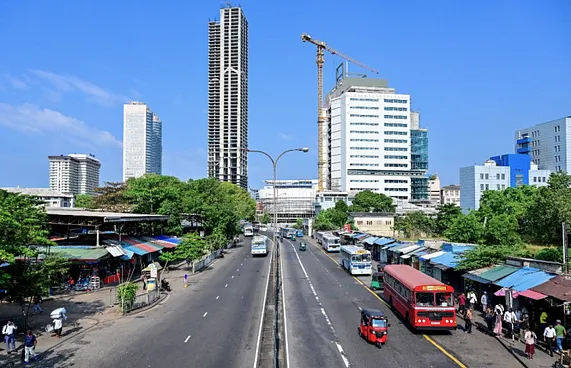 ރޭގަނޑު އިލެކްޓްރިކް ވެހިކަލް ޗާޖުކުރާތީ ލަންކާގައި ޑީސަލާއި ކޯލްގެ ހަރަދު ބޮޑުވަނީ