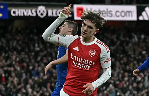 މަޝްހޫރު އެޖެންޓުންނަށް "ނޫނެކޭ"؛ ޑޯމަންގެ ބައްޕަ އާއި ބޭބެ ފީފާ އެޖެންޓް ލައިސެންސް ހޯދައިފި