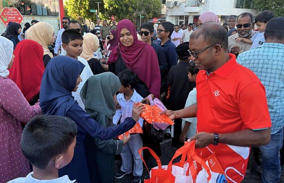 ދިރާގުގެ އީދު ސަޔާއި އީދު ހަދިޔާ އަށް ބޮޑު ތަރުހީބެއް