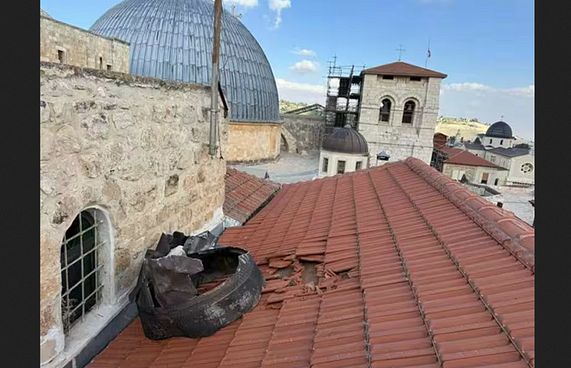 މިސައިލެއްގެ ބައެއް އަގްސާ ހަރަމްފުޅުގެ ގޯތިތެރެއަށް!