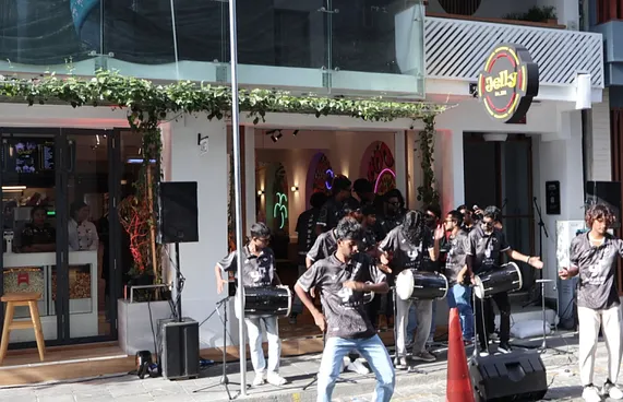 މަޝްހޫރު "ޖެލީ"ގެ އާ އައުޓްލެޓެއް މަޖީދީ މަގުގައި ހުޅުވައިފި