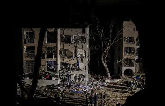 އިޒްރޭލުގެ ވައިގެ ދިފާއު ފެއިލްވެ އީރާންގެ ހަމަލާތަކެއްގައި 100 އަށްވުރެ ގިނަ މީހުން ޒަހަމްވެއްޖެ