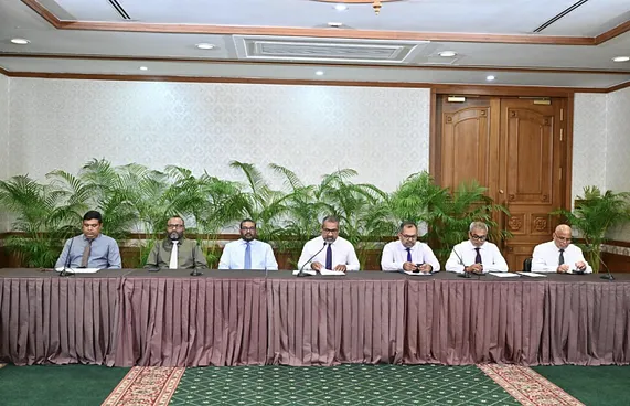 ސިންގަޕޫރުކޮޅުން ރާއްޖެއަށް ތެޔޮ ޝިޕްމަންޓެއް ގެންނަނީ!