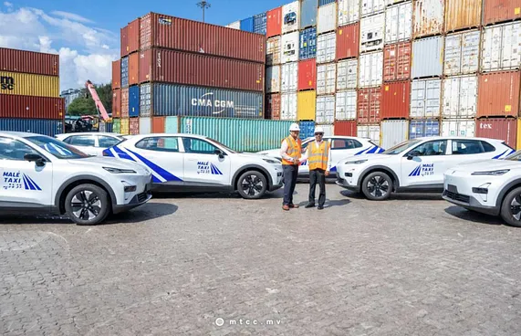 ޓެކްސީ ލައިންގެ ކާރުތައް ރާއްޖެ ގެންނަން ފަށައިފި