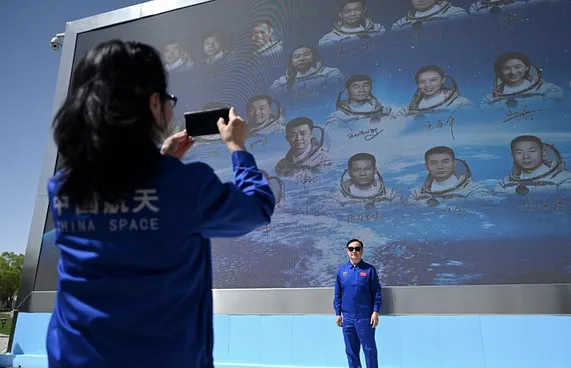 ހަނދަށް ދިއުމުގެ ރޭހުގައި އެމެރިކާއަށް ޗައިނާ ގޮންޖަހަނީ