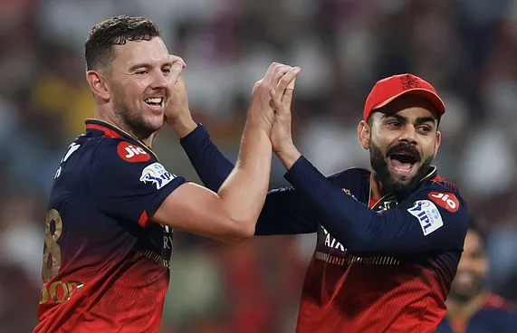 އެއްދުވަހެއްގައި ބިލިއަން ޑޮލަރަށް އައިޕީއެލް ދެ ޓީމު ގަނެފި