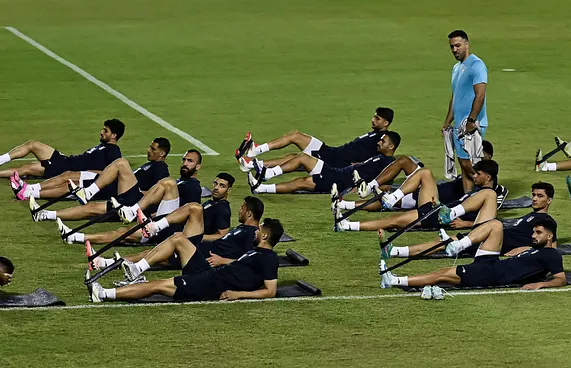 އިރާން ޓީމު ތުރުކީގައި ކޭމްޕްކޮށްފި؛ އަޒްމޫން ޓީމުން ބޭރު