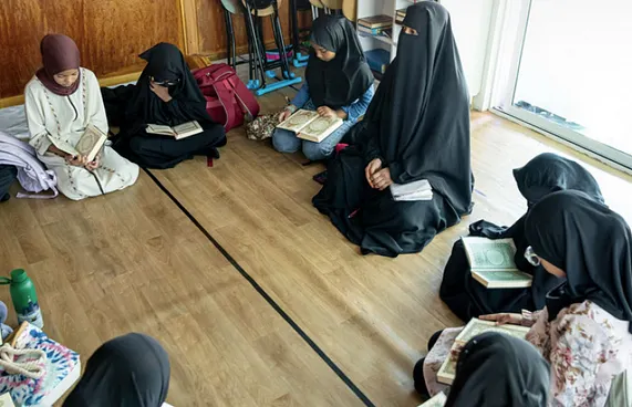 ހިލޭ ގުރުއާން ހިތުދަސްކުރާ ކްލާސްތައް ފަށައިފި