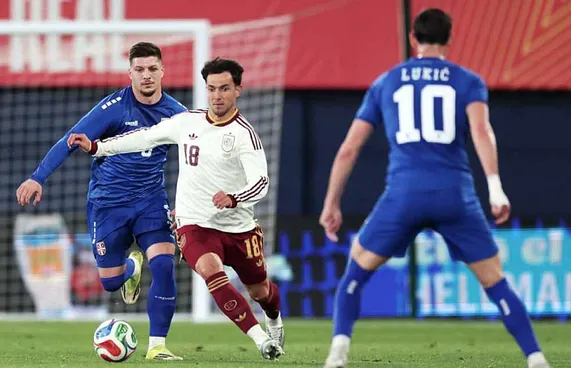 އާސެނަލްގެ 10 ކުޅުންތެރިއަކު ގައުމީ ޓީމުން ވަކިވެއްޖެ