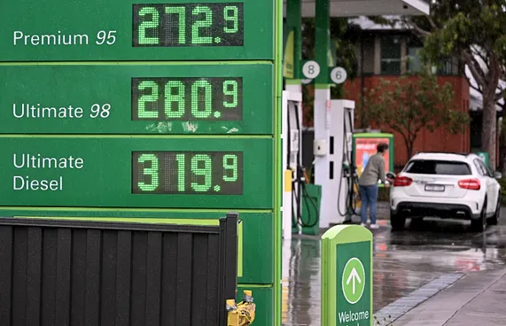 ހަނގުރާމައިން ޔޫރަޕްގެ ތެޔޮ ކުންފުނިތަކަށް ދުވާލަކު 80 މިލިއަން ޔޫރޯގެ ނާޖާއިޒު ފައިދާ ލިބޭ: ގްރީންޕީސް