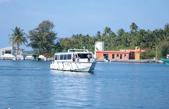 ލ. އަތޮޅު އާރުޓީއެލް ފެރީން ގުޅާލައިފި