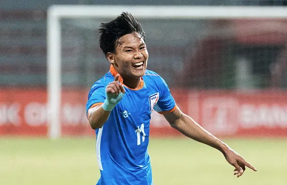 ތަފާތު ބޮޑުކޮށް ބޫޓާން ބަލިކޮށް އިންޑިއާ ފައިނަލަށް