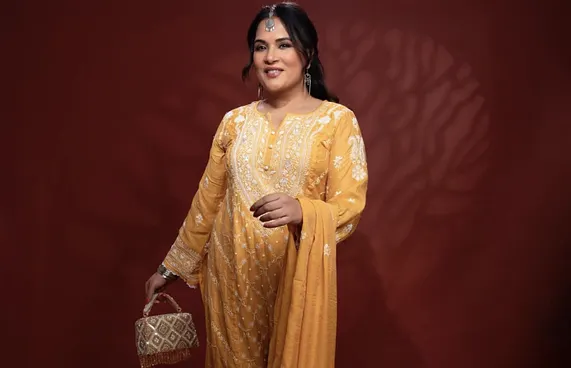 މީހަކު ފަލީހަތްކުރި ކަމަށް ބުނެ ކޯޓުން ރިޗާއަށް އިންޒާރެއް