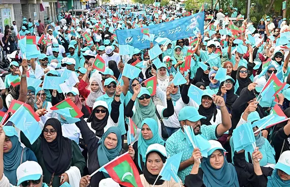 ވާދަވެރި ދެޕާޓީގެ ބޮޑު ހިނގާލުމާއެކު ކެމްޕެއިން ނިންމާލައިފި