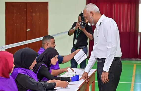 ވޯޓުލުމުގެ ހައްގު އަދާކުރަން ރައީސް އެދިވަޑައިގެންފި