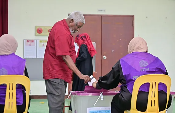 ހުރިހާ ފޮއްޓެއްގައި ވޯޓުލުން ފެށުނީ 9:30 ހާއިރު