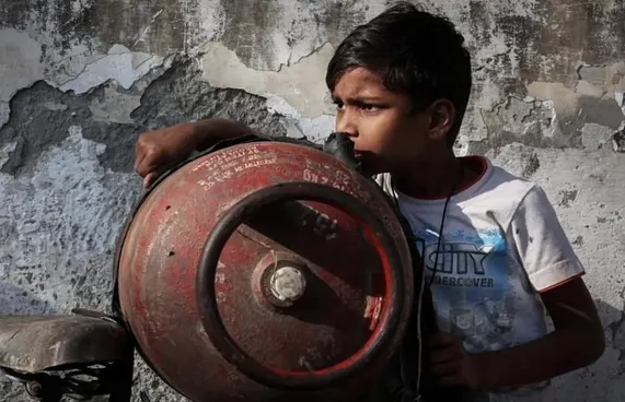 ކައްކާ ގޭސް ލިބުން ދަތިވެ އިންޑިއާ އަށް ގޮންޖެހުން