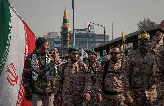 ރަތް ރޮނގު ހުރަސްކޮށްފިނަމަ ހަނގުރާމަ ފުޅާކުރާނަން: އިރާން