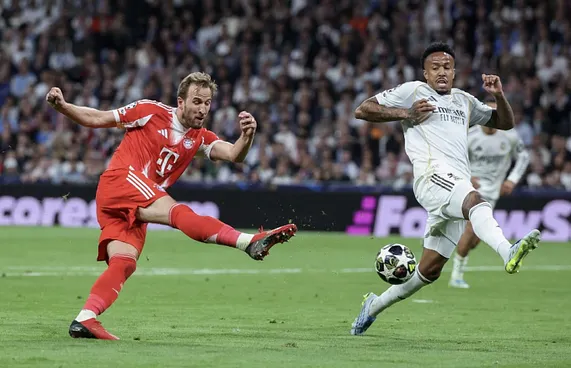 ނޯޔާގެ މޮޅު ކުޅުމާ އެކު ބެޔާނުން ރެއާލް ބަލިކޮށްފި