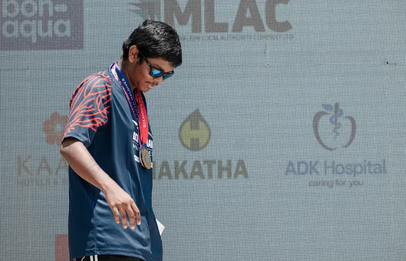 ރާއްޖޭގެ ޒިޔާން، އޯޝަން މޭން ވޯލްޑަށް ކޮލިފައި ވެއްޖެ