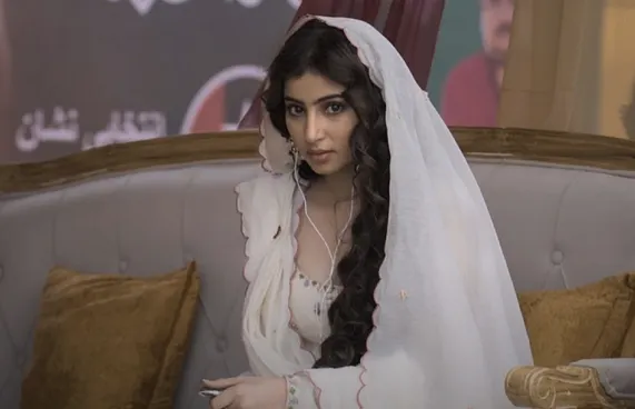 މަދޫބާލާގެ ރޯލަށް ސާރާ އަރުޖުން