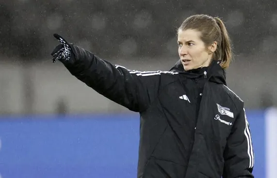 ޖަރުމަން ލީގުގައި ފުރަތަމަ ފަހަރަށް އަންހެން ހެޑް ކޯޗެއް