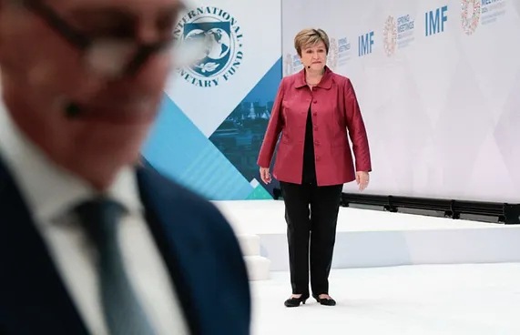 ދުނިޔޭގެ އިގްތިސާދީ ކުރިއެރުން ދަށްވާނެ ކަމަށް ލަފާކޮށްފި