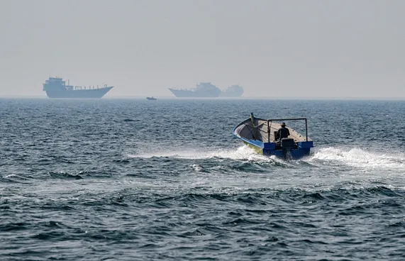 އީރާނުގެ ބަނދަރުތައް މިއަދު ބަންދުކުރަން ފަށާނަން: އެމެރިކާ