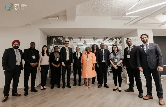 ނަޝީދު ސިޔާސީ މަސައްކަތްތަކާ ރަސްމީކޮށަް ގުޅިވަޑައިގެންފި