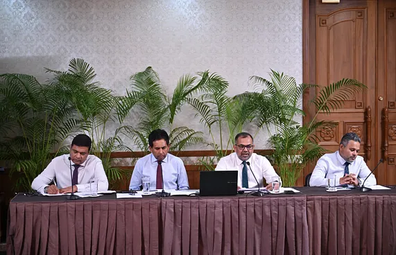 މުވައްޒަފުން މަދުކުރަން އެންގީ ހަމަޖެހޭ އުސޫލަކުން: ޒަމީރު