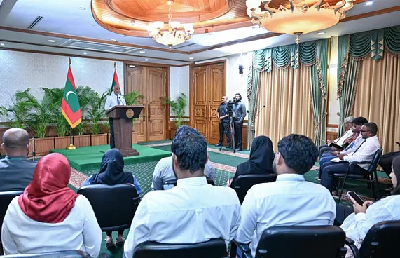 ހުރިހާ ފަންނުވެރިންނަށް ލޯނު ދިނުމަކީ ސިޔާސަތު: ރައީސް