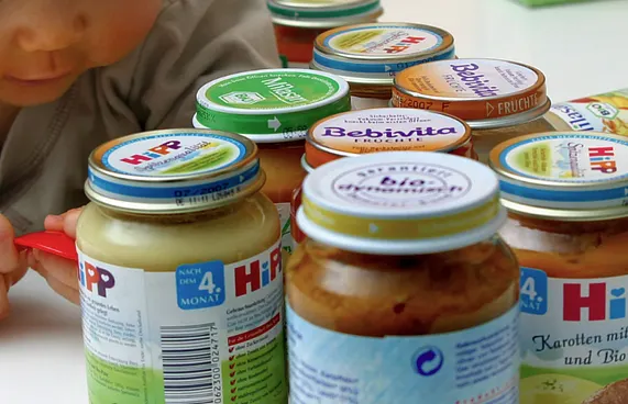 މީދާ ވިހަ ފެނުނު ކުޑަކުދިންގެ ކާނާ ބޭނުން ނުކުރަން އެދެފި