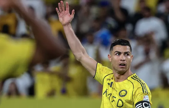 ރޮނާލްޑޯ: އައް ނަސްރާ އެކު 100 މެޗު ކާމިޔާބު