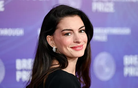 އަހަރުގެ އެންމެ ރީތި ތަރިއަކަށް އޭން ހެތަވޭ