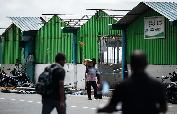 "މަސްމާރުކޭޓުގެ އެއްބަސްވުން ބާތިލުކުރަން އޮތީ އެދިފައި"