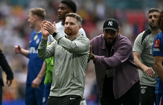 ވަގުތީ ކޯޗާ އެކު ޗެލްސީ އެފްއޭ ކަޕް ފައިނަލަށް