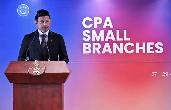 "މިނިވަންކޮށް ޕާލަމެންޓް ނުހިނގާ ނަމަ އިތުބާރު ގެއްލޭނެ"