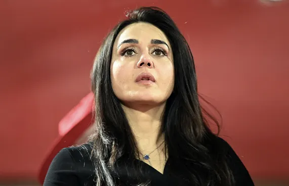 ޕަޕަރާޒީން ފަހަތުން ދުވާތީ ބިރުގަނޭ: ޕްރިތީ