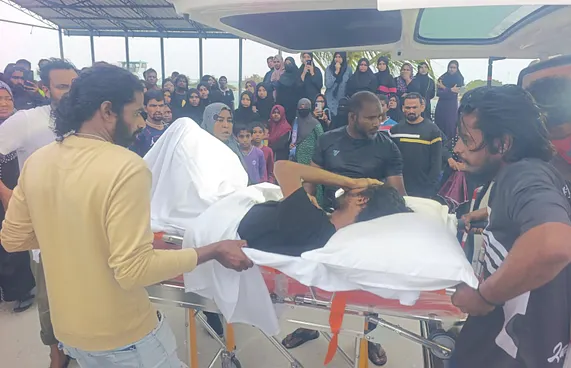 ކަރަންޓުގައި ޖެހުނު އެކަކުގެ ހާލު ސީރިއަސްވެ، މާލެ ގެންނަނީ