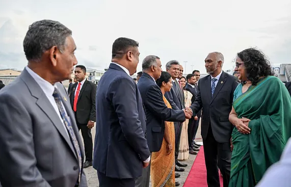 ރަސްމީ ދަތުރުފުޅެއްގައި ރައީސް ލަންކާއަށް ވަޑައިގެންފި