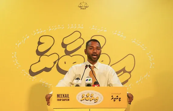 "އިވޭ ޝަކުވާއަކީ ރަށު ފެންވަރުގައި ޕާޓީ ވަޅުޖެހިފައި އޮތުން"