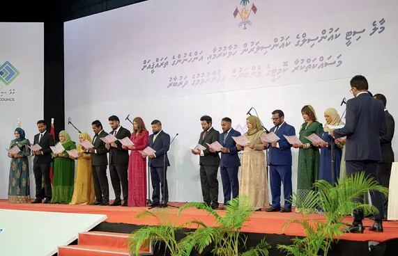 އަލަށް އިންތިހާބުވި ކައުންސިލަރުން ހުވާކުރައްވައިފި