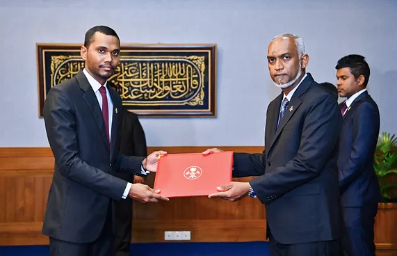 ވަޒީފާއާބެހޭ ޓްރައިބިއުނަލްގެ ރައީސް އިސްތިއުފާ ދެއްވައިފި