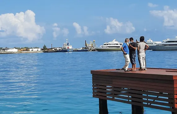 ބާޖެއް ޖެހި ލަކުޑި ޖެޓީ ހަލާކުވެ ބޭނުން ނުކުރަން އަންގައިފި