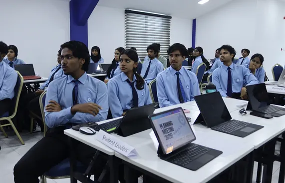 ވިލާ އިންޓަނޭޝަނަލް ހައި ސްކޫލުން ޖާގަ އިތުރުކޮށްފި