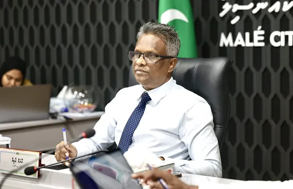 މާރުކޭޓުގައި ބިދޭސީން ތިބުމަކުން މައްސަލައެއް ނުފެނޭ: އާޒިމް