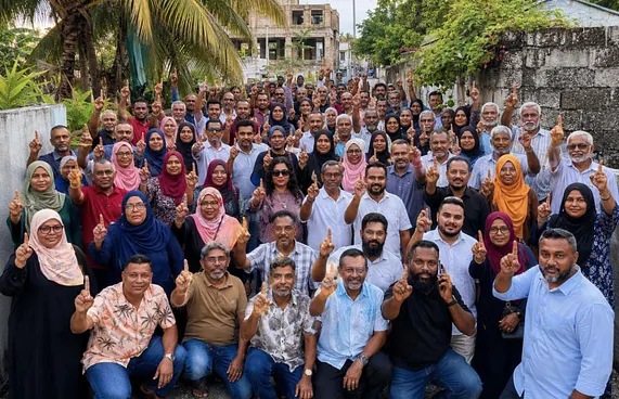 ފޯރިގަދަ ކެމްޕެއިނަކަށް ފަހު ބައި އިލެކްޝަން ހޮނިހިރުގައި