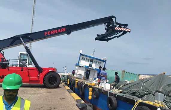 ކޮންޓެއިނަރެއް ވެއްޓި، ބޮޑު ގެއްލުމެއް ލިބިއްޖެ